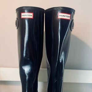 Women’s Shiny Black HUNTER RAIN BOOTS US Size 8 Waterproof Ex Tread on Soles
